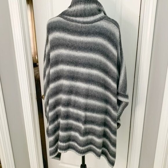 Neiman Marcus Cable Knit Stripe Turtle Neck Wrap Poncho Cape Winter Sweater - Picture 4 of 13